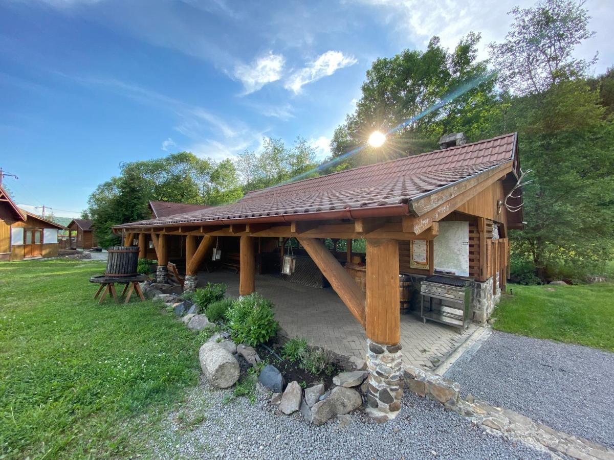 Gyopar Wooden Houses إذفوار المظهر الخارجي الصورة